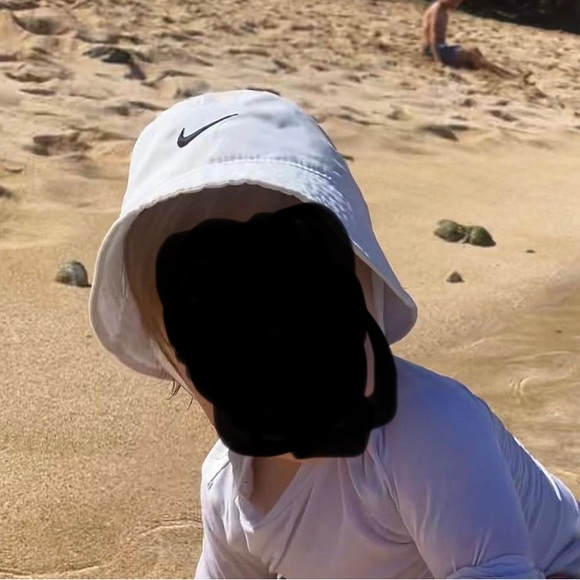 Nike infant bucket hat, white. - Picture 4 of 4